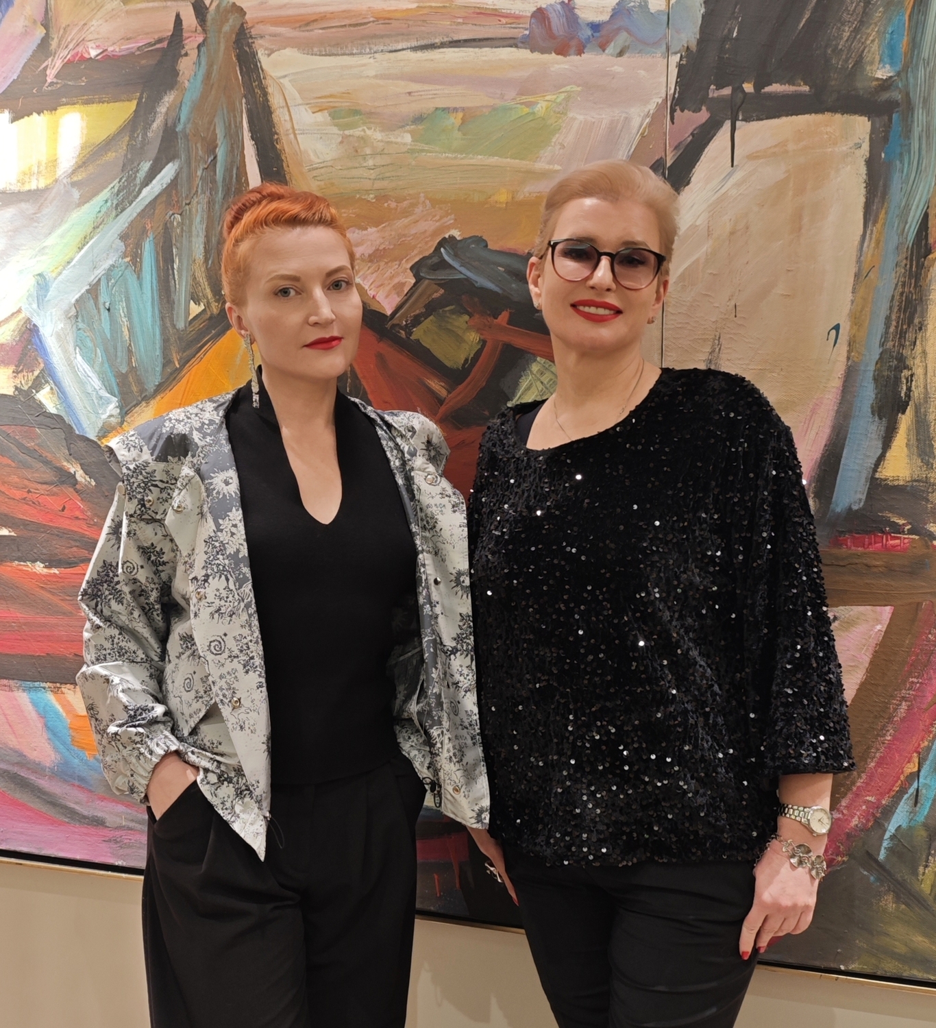 Жизнь полна сюрпризов, и, к счастью, приятных сюрпризов в ней больше. Мы вместе работали над одним проектом, и за время нашего сотрудничества и сотворчества убедились, что мы отличная команда со схожими взглядами на мир, общей страстью к красоте и элегантности, дотошные, внимательные к деталям, предусмотрительные и ответственные - настоящие соратники! И решили объединиться. Так появилась студия «БоА». Реализация проекта с нашей студией не станет для вас неприятным сюрпризом. В процессе создания проекта, подбора и согласования материалов мы всегда учитываем финансовые возможности заказчика и заботимся о том, чтобы реализация проекта не вышла за пределы установленного бюджета. 